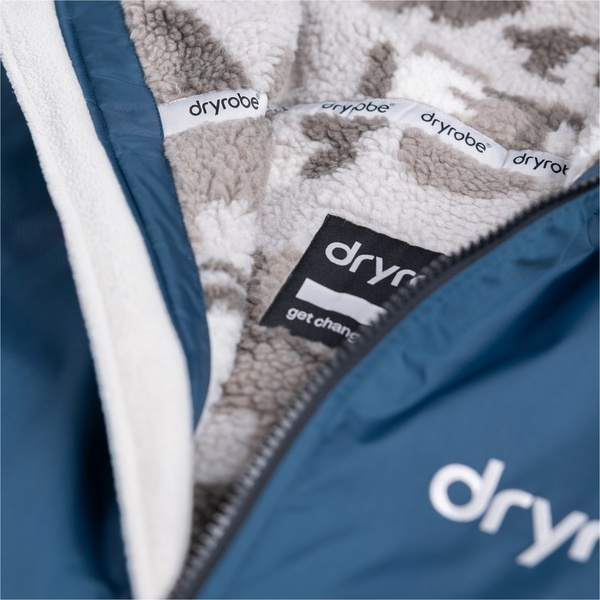 2026 Dryrobe Advance Langærmet Morgenkåbe DALSV3 - Deep Sea Blue / Sand Camo